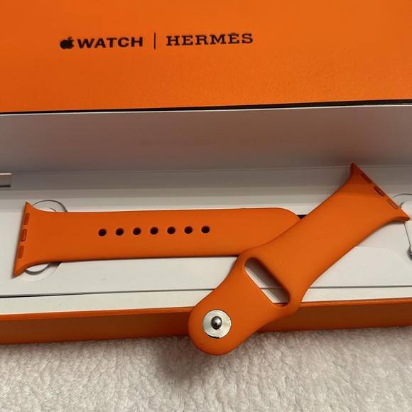 Apple Watch Hermès - Vert Rousseau Swift Leather Attelage Double Tour - Picture 3 of 11